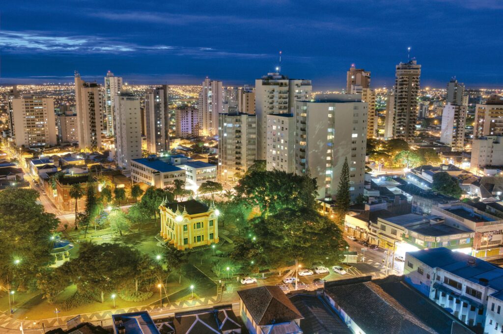 Morar em Uberlândia e comprar o primeiro imóvel: o que ninguém te explica de verdade antes da assinatura