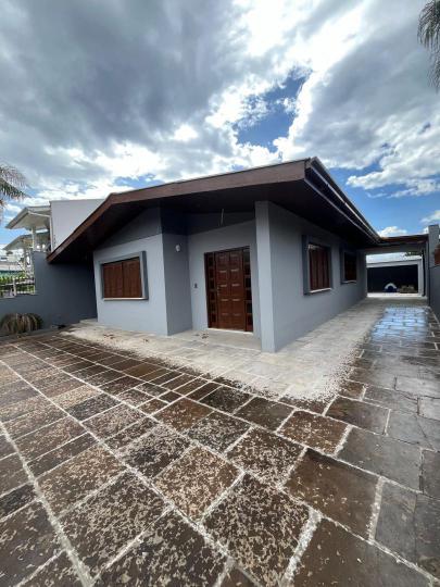 Casa 03 dormitórios à venda no bairro Jardim Itália, Caxias do Sul, Referencia: CA302753