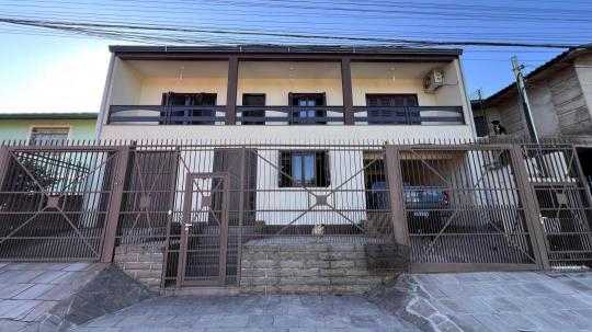 Casa 04 dormitórios à venda no bairro Charqueadas, Caxias do Sul, Referencia: CA404710