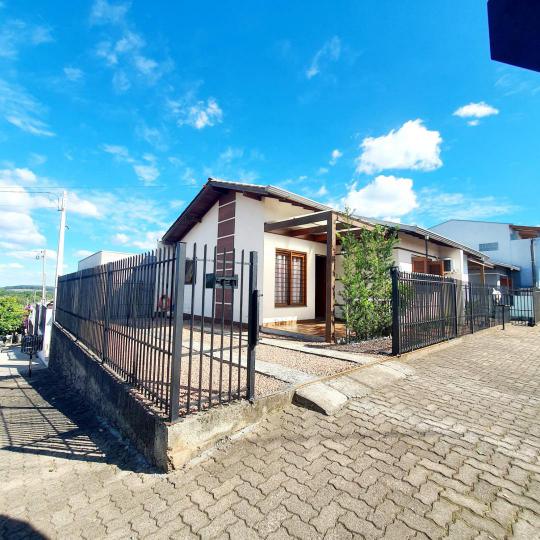 Casas e Sobrados à venda no bairro Lago Azul, Estância Velha, Referencia: 4811