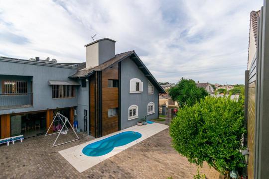 Casa - Sobrado à venda no bairro NOSSA SENHORA DAS GRACAS, CANOAS, Referencia: 8383