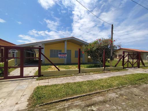 Casa Residencia à venda no bairro Centro, Cidreira, Referencia: 055