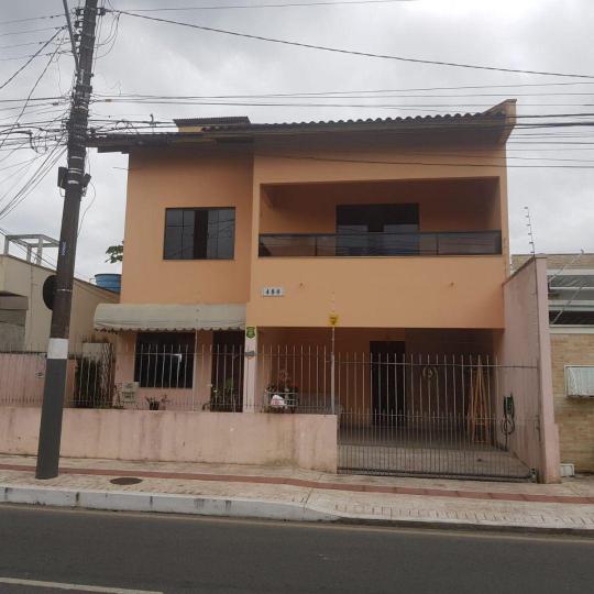 Sobrado à venda no bairro Centro, Balneário Camboriú, Referencia: 0094