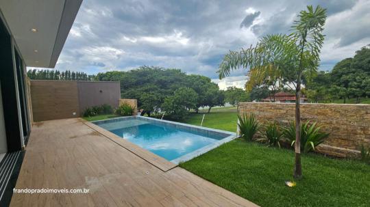 Casa em Condominio à venda no bairro Jockey Park, Uberaba, Referencia: 112421
