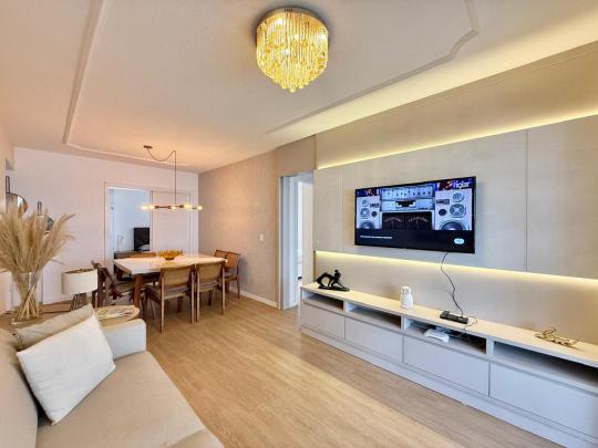 Apartamento Mobiliado à venda no bairro Centro, Balneário Camboriú, Referencia: AT212