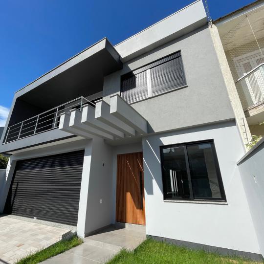Sobrado à venda no bairro Mont Serrat, Canoas, Referencia: CV-017