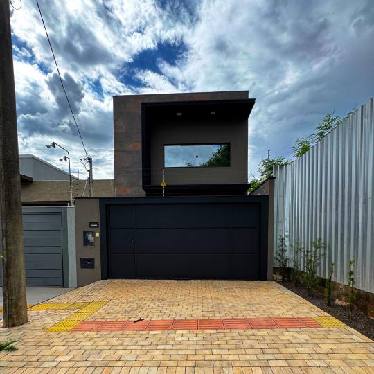 Sobrado à venda no bairro Mata do Jacinto, Campo Grande, Referencia: 165