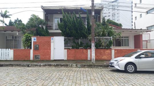 Sobrado à venda no bairro Centro              , Balneário Piçarras, Referencia: SO0420