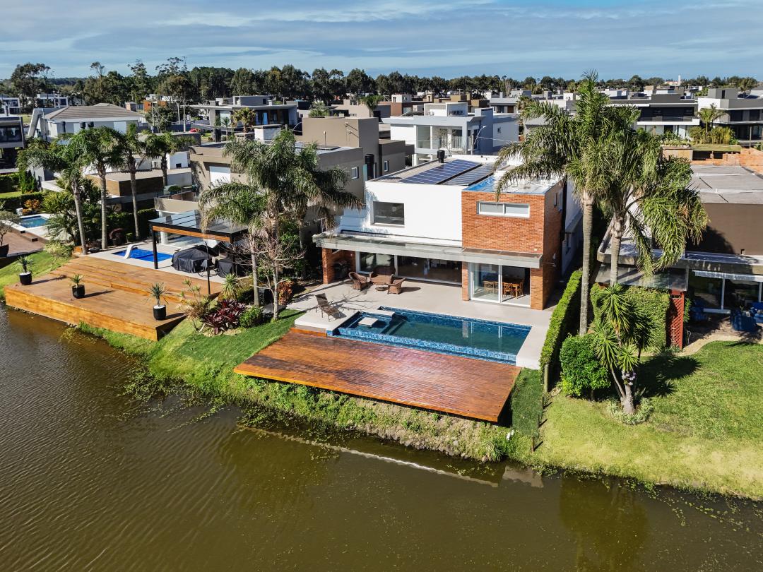 Sobrado · Malibu Beach Residence
