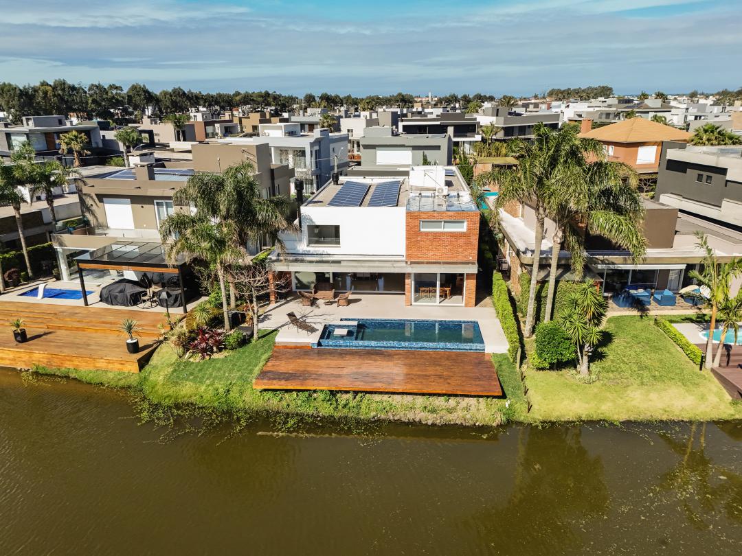 Foto de Sobrado · Malibu Beach Residence