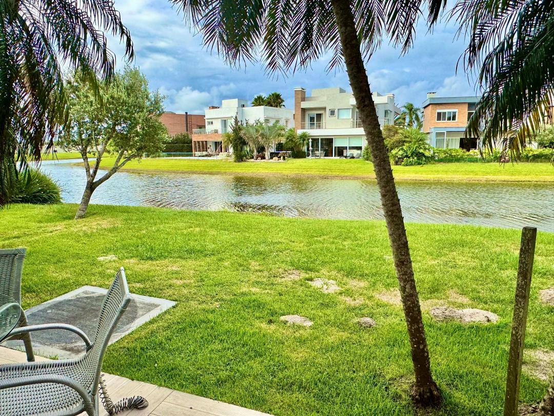 Foto de Casa · Allure Beach Condo
