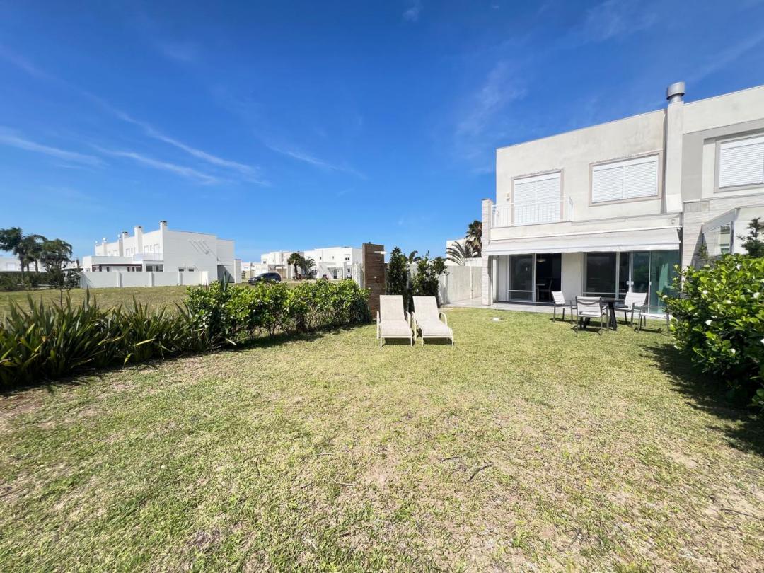 Foto de Sobrado · Páteo Marbella