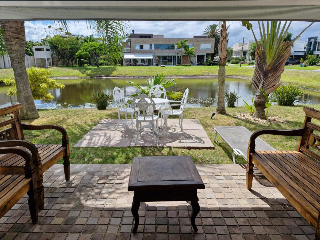Casa · Bosques de Atlântida