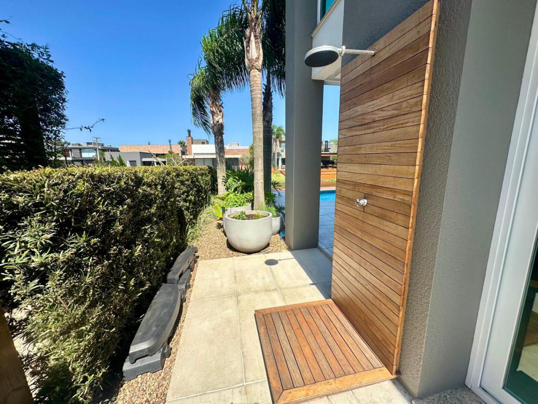 Foto de Sobrado · Malibu Beach Residence