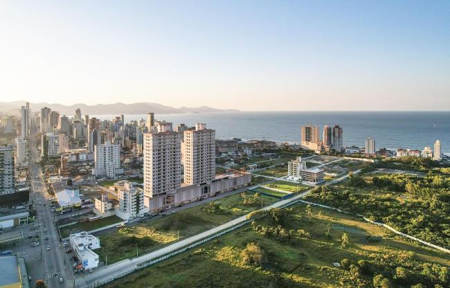 Apartamento Quadra Mar à venda no bairro Perequê, Porto Belo, Referencia: 216