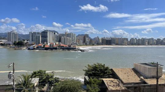 Apartamento 04+ dormitórios para alugar no bairro Centro, Guarapari, Referencia: LA242