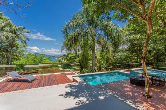 Casa em Condomínio à venda no bairro Estaleirinho, Balneário Camboriú, Referencia: CASA001