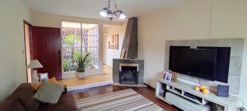 Casa à venda no bairro Centro, Pelotas, Referencia: CA0355