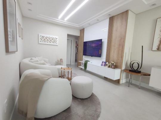 Apartamento Mobiliado à venda no bairro Meia Praia, Itapema, Referencia: 7