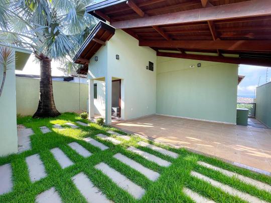 Casa à venda no bairro Colinas de Santa Bárbara, Pouso Alegre, Referencia: 16