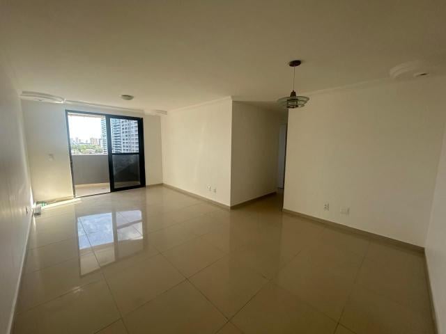 Apartamento à venda no bairro Guararapes, Fortaleza, Referencia: AP0178
