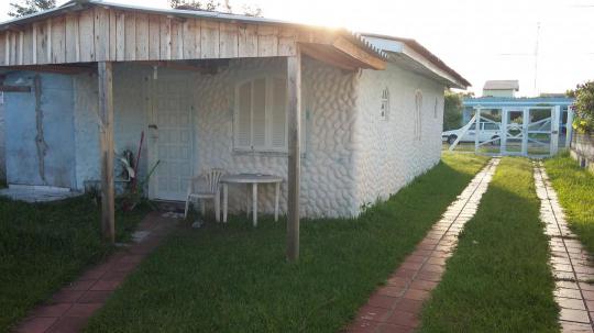 Casa de Alvenaria à venda no bairro Nazaré, Cidreira, Referencia: 2421 / 575